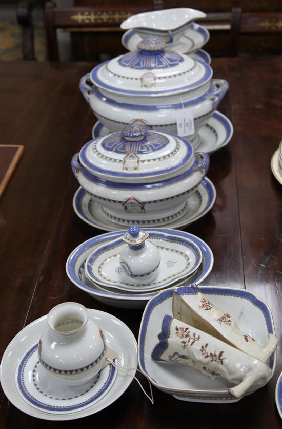 A Chinese export style armorial twenty three piece dinner service, first half 20th century, soup tureen 35cm